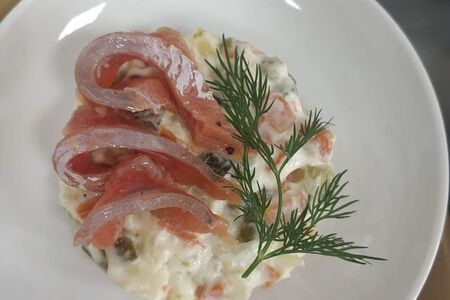 Фрегат с красной рыбой