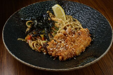 Лапша с хрустящим цыпленком