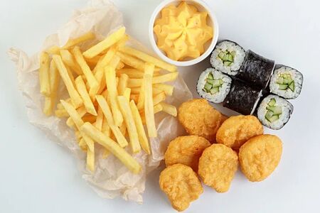 Комбо Ролл с огурцом, наггетсы и картофель фри