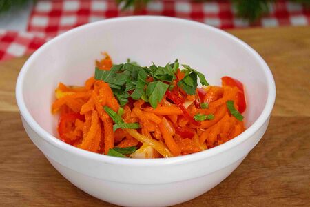 Салат острый с курицей