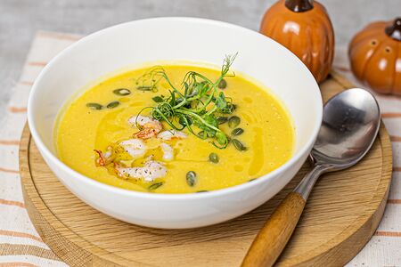 Крем-суп из тыквы с беконом
