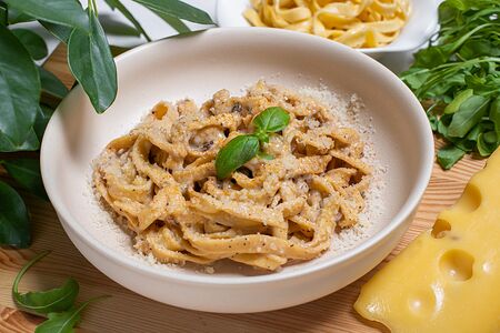 Паста с телячьими щечками в перечном соусе