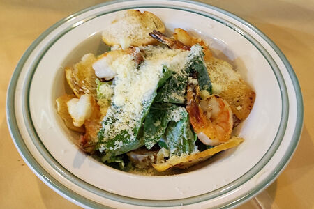 Цезарь с тигровыми креветками