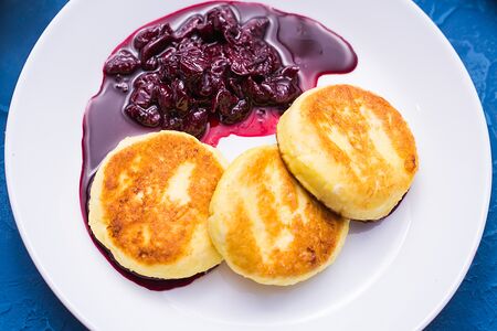 Сырники с вишней