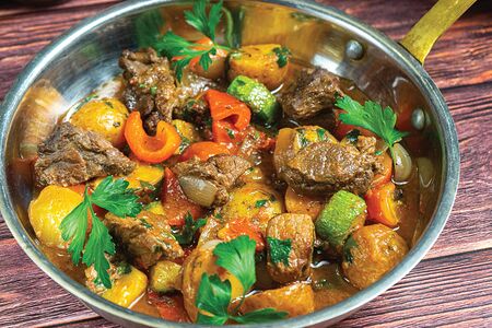 Сковородка с томленой бараниной