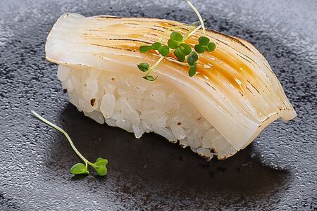 Ика абури суши