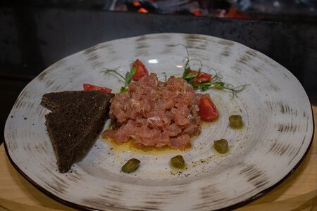 Тартар из розового тунца