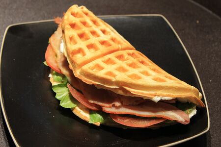 Тортилья с беконом на пшеничной вафле