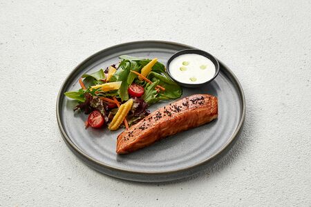 Карамелизированный стейк из лосося