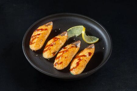 Острые запечёные мидии