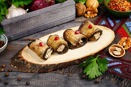 Рулеты из баклажана