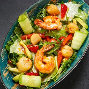 Салат с гребешком и креветками