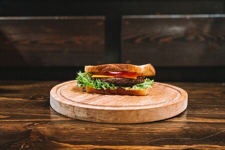 Чизбургер-сэндвич средний