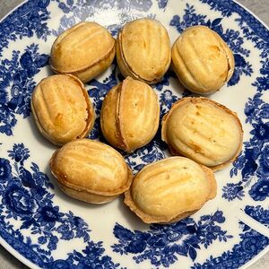 Орешки с вареной сгущенкой