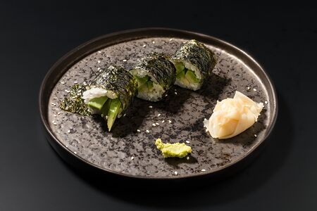 Хэнд-ролл с авокадо