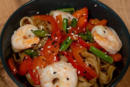 Wok с креветками