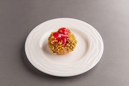 Корзиночка с малиной