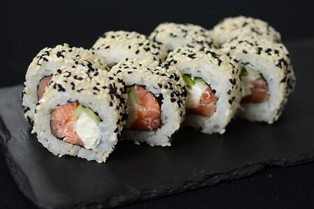 Ролл С копченым лососем