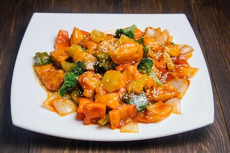 Курица в кисло-сладком соусе с ананасом