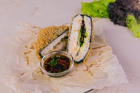 Онигири с креветками