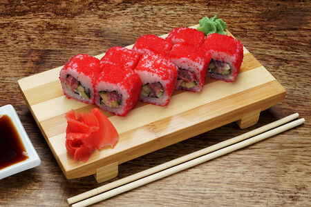 Ролл Калифорния с тунцом