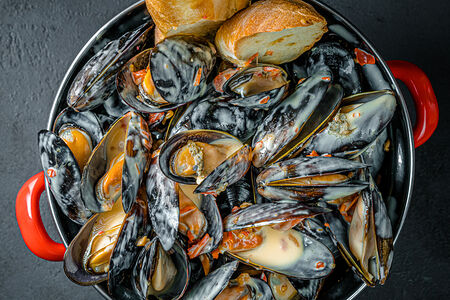 Мидии Мед, чили, чеснок