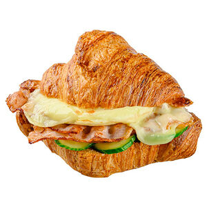 Круассан с яйцом и беконом