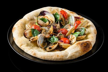 Вонголе с черри и зеленью, на фокачче