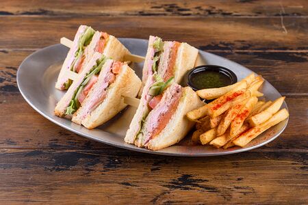 Клаб-сэндвич с семгой