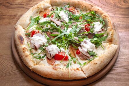 Пицца с бужениной и страчателлой