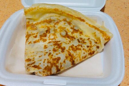 Блин с говядиной, маринованными грибами и сыром