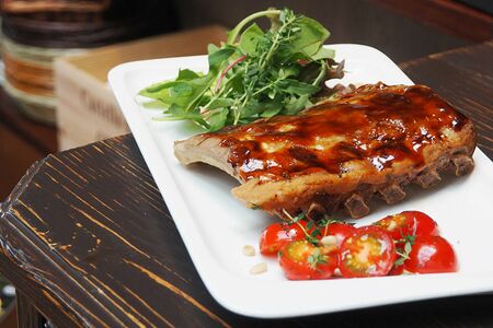 Ребра свиные в ромово-медовой глазури