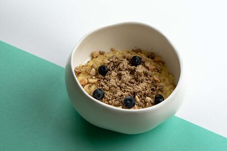 Каша пшенная с халвой, арахисом и голубикой