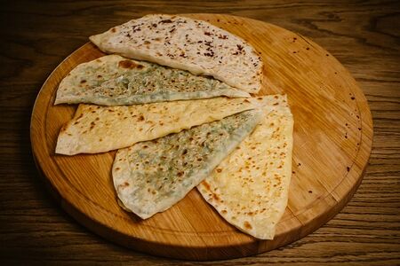 Ассорти из мини бакинских кутабов