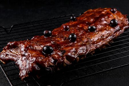 Ребро гриль в смородиновом соусе