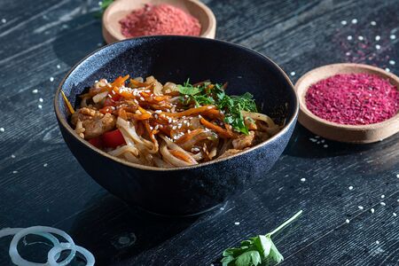 Вок-лапша с курицей