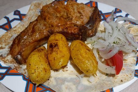 Антрекот из свинины с картошкой