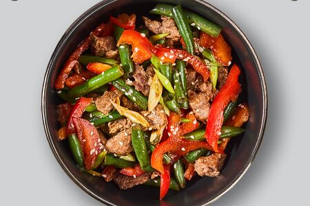 Теплый салат с говядиной