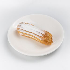 Эклер с заварным кремом