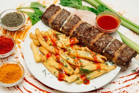 Шашлык нежный с картофельным фри