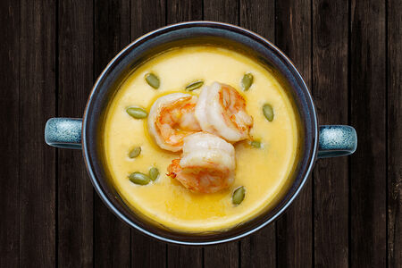 Сливочный крем-суп из тыквы с креветками