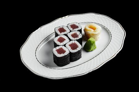 Ролл с тунцом