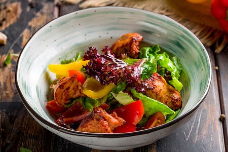 Салат с курицей в медовой заправке