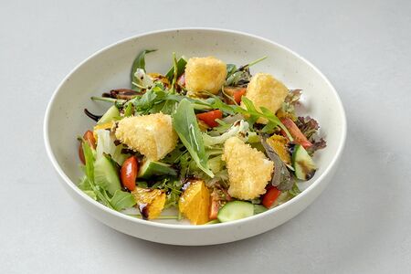 Салат с камамбером