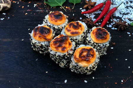 Калифорния В Кунжуте С Угрем Запеченная