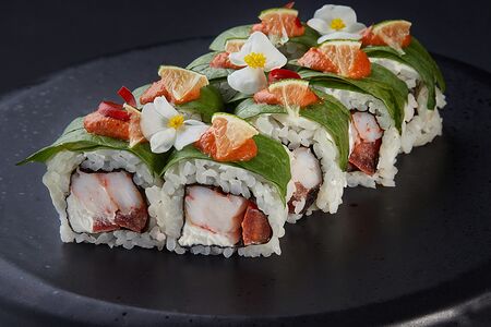 Ролл №45 с индийской креветкой и пряным соусом