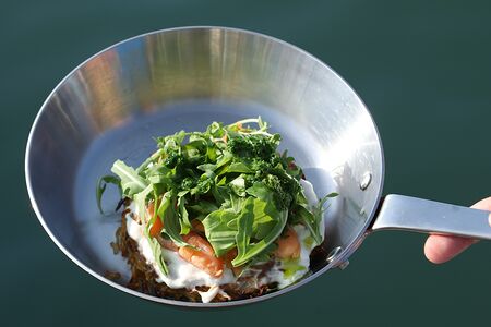 Драник с крем-чизом и форелью