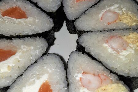 БигФуд ролл с креветкой и лососем 8 шт