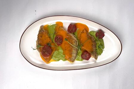 Филе судака с пюре из зелёного горошка