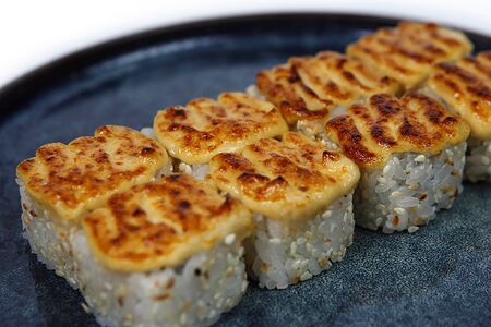 Запеченный ролл Мидии hot